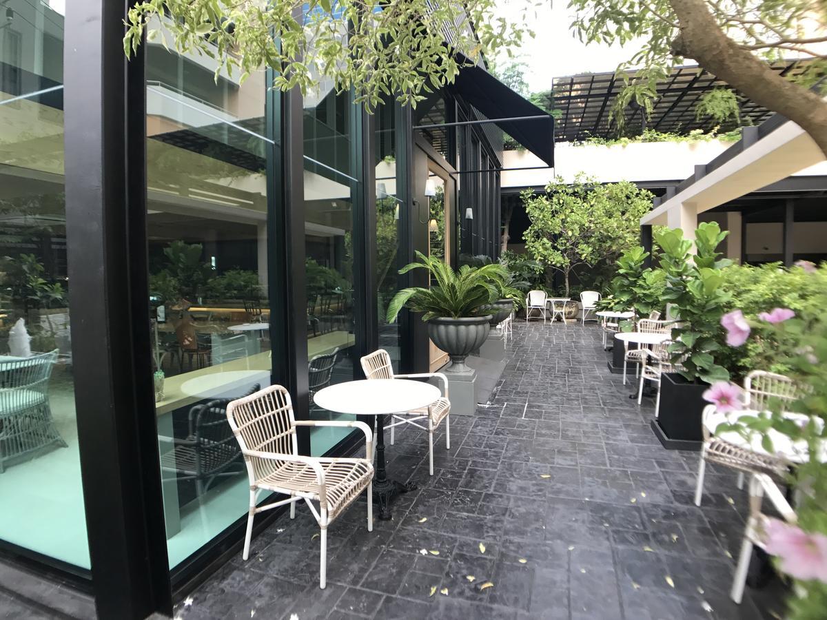 Patio Luxury Suites Bangkok Bagian luar foto