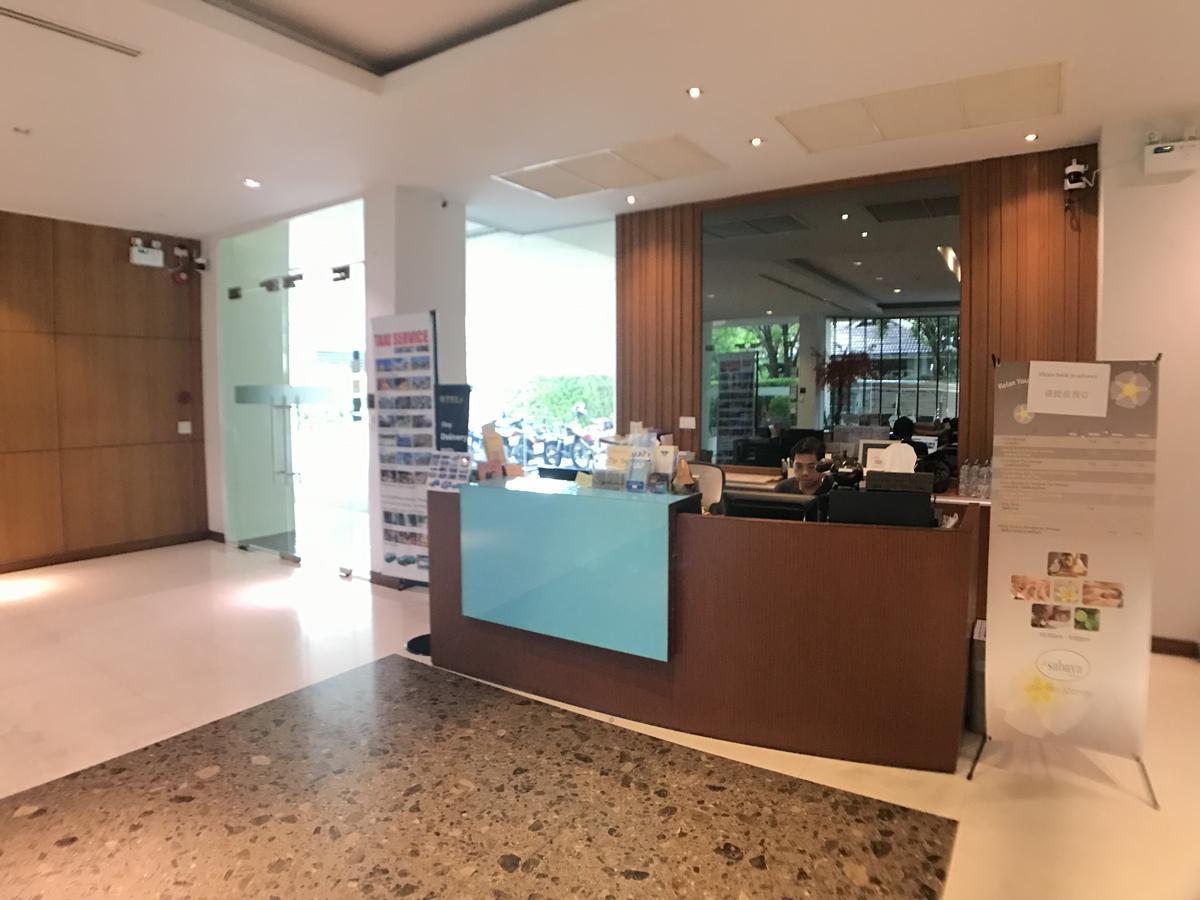 Patio Luxury Suites Bangkok Bagian luar foto