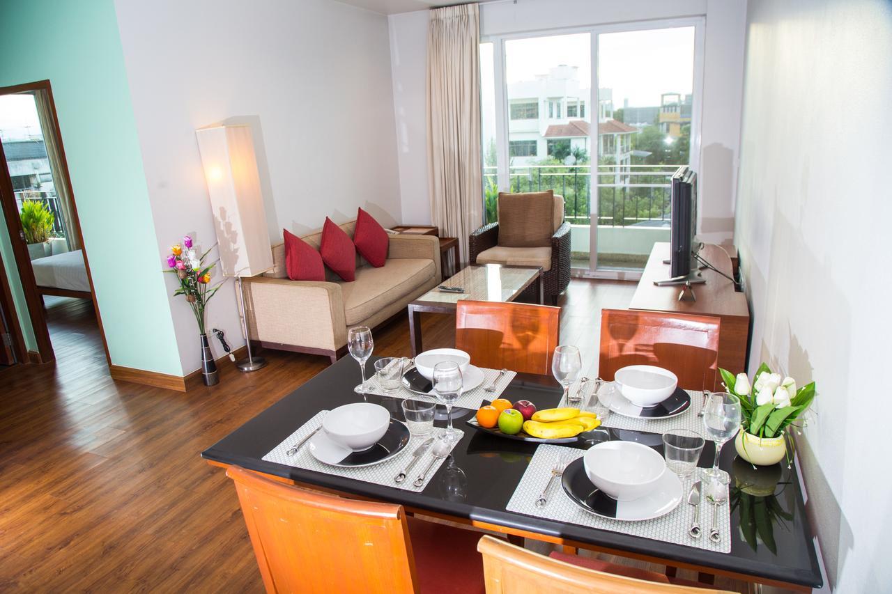 Patio Luxury Suites Bangkok Bagian luar foto
