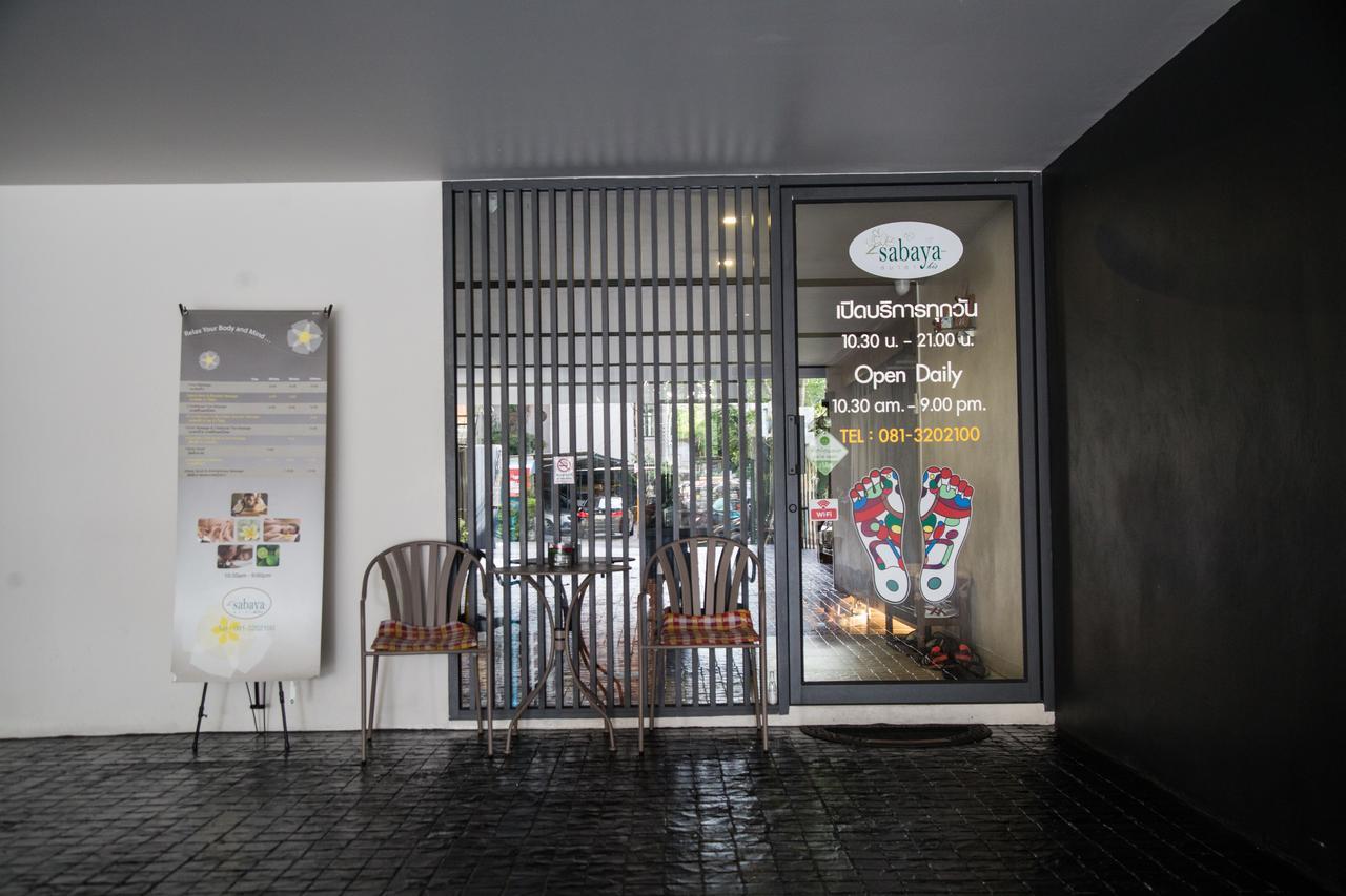 Patio Luxury Suites Bangkok Bagian luar foto