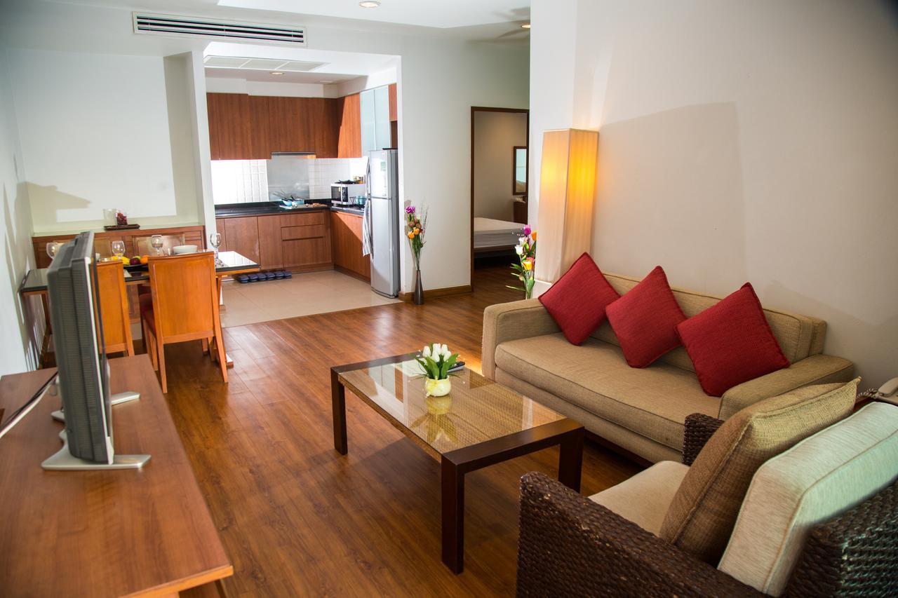 Patio Luxury Suites Bangkok Bagian luar foto
