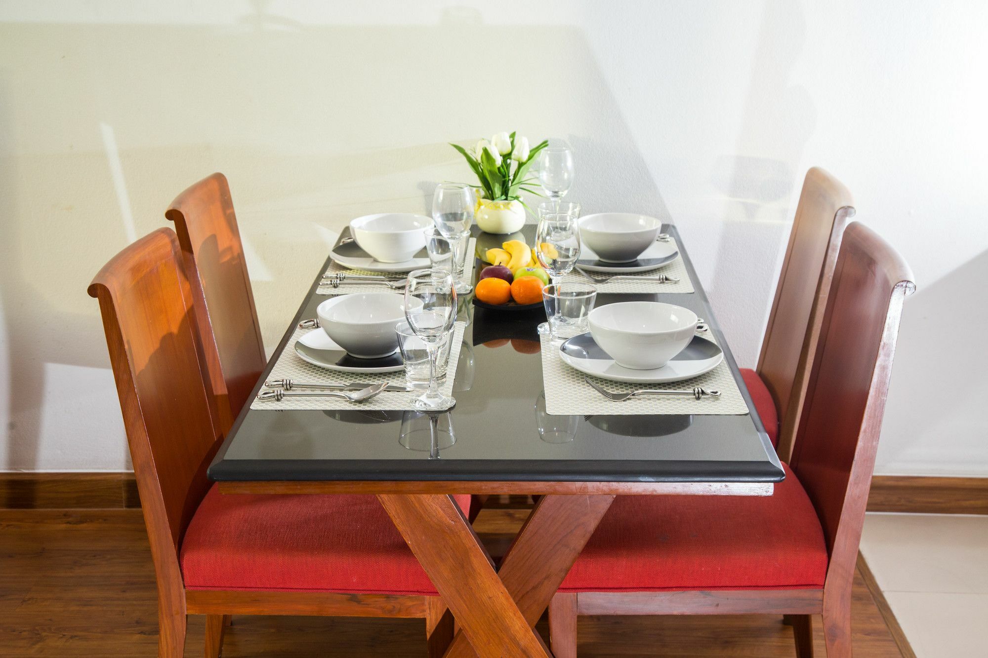 Patio Luxury Suites Bangkok Bagian luar foto