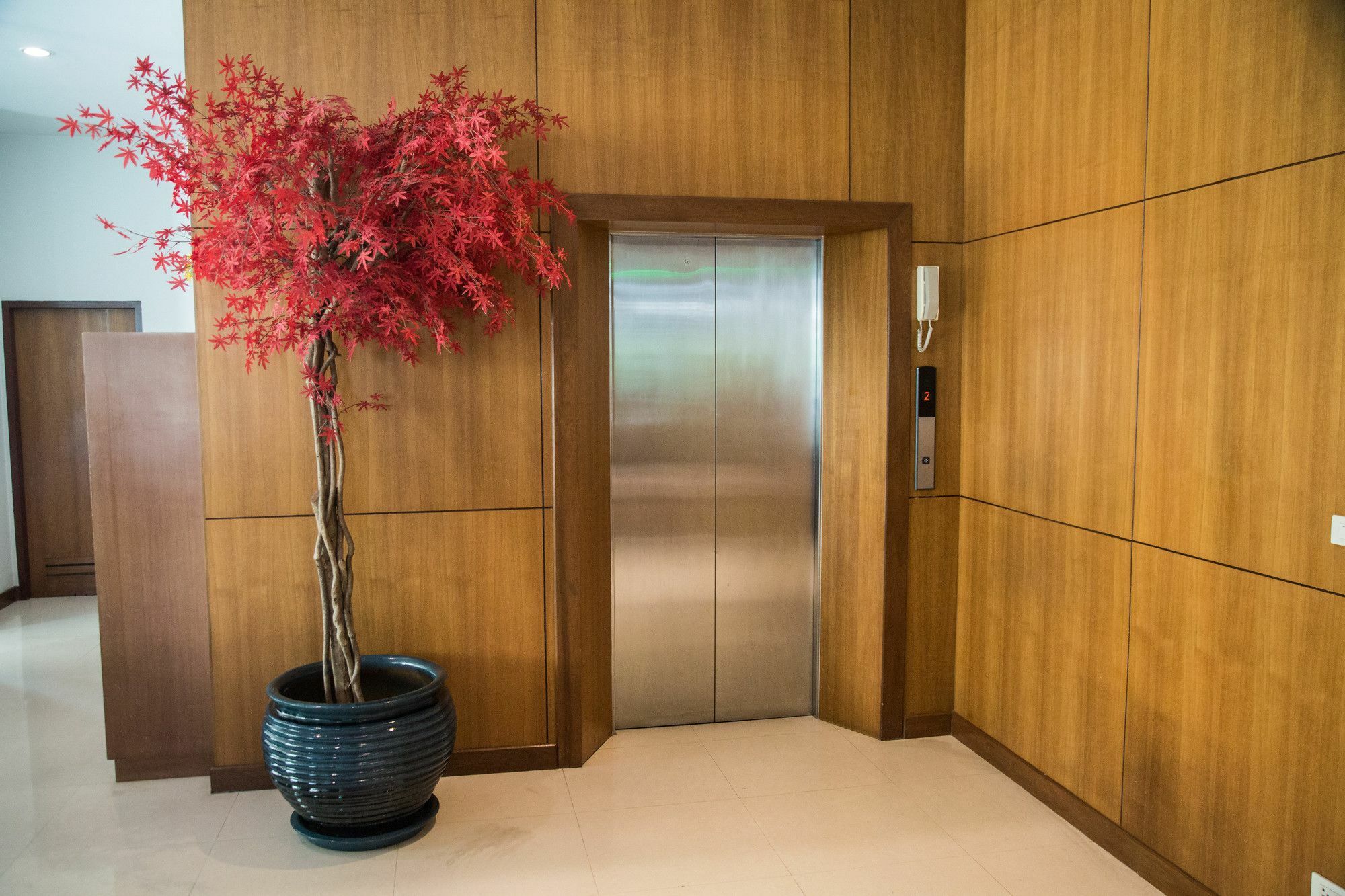 Patio Luxury Suites Bangkok Bagian luar foto