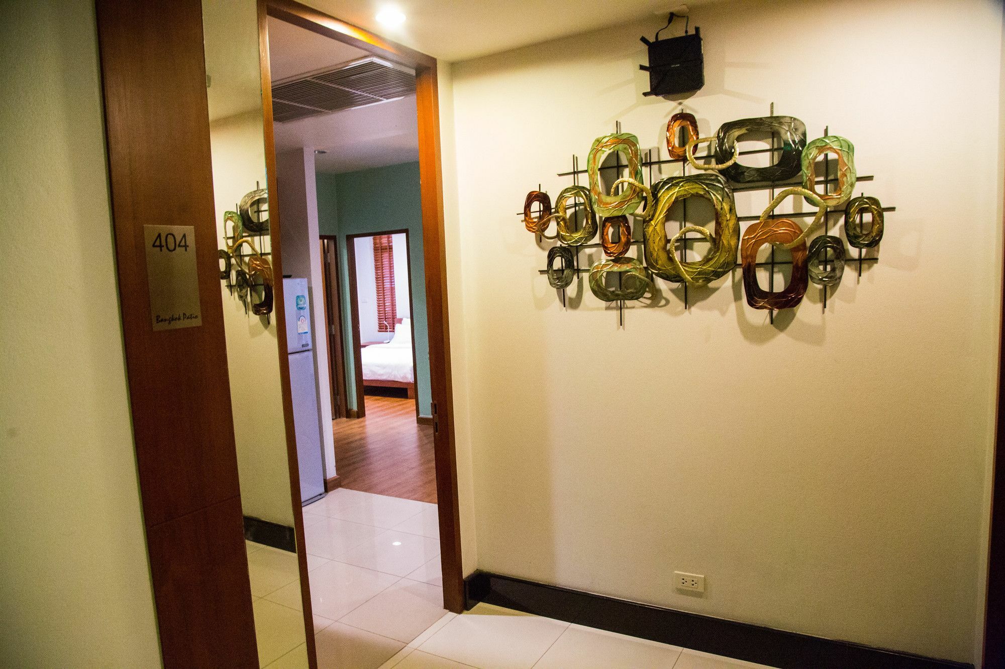 Patio Luxury Suites Bangkok Bagian luar foto